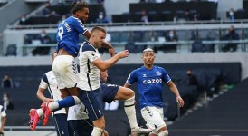 C罗教练生涯首秀？传言其收购利兹联并兼任主帅。