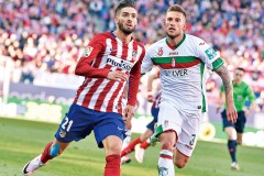 皇马与巴萨：传控足球与全攻全守的战术演变与传承